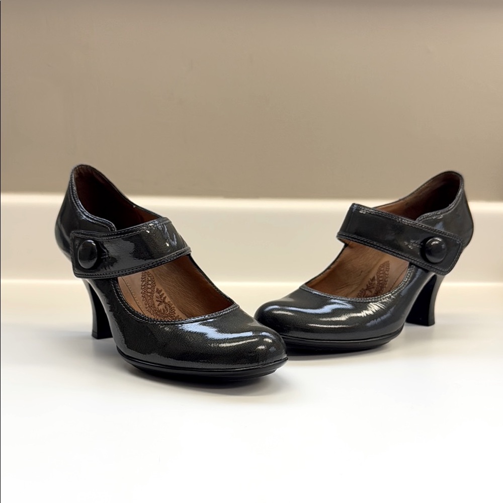 Sofft Dark Green Patent Mary Jane Pumps Size 7 Heels